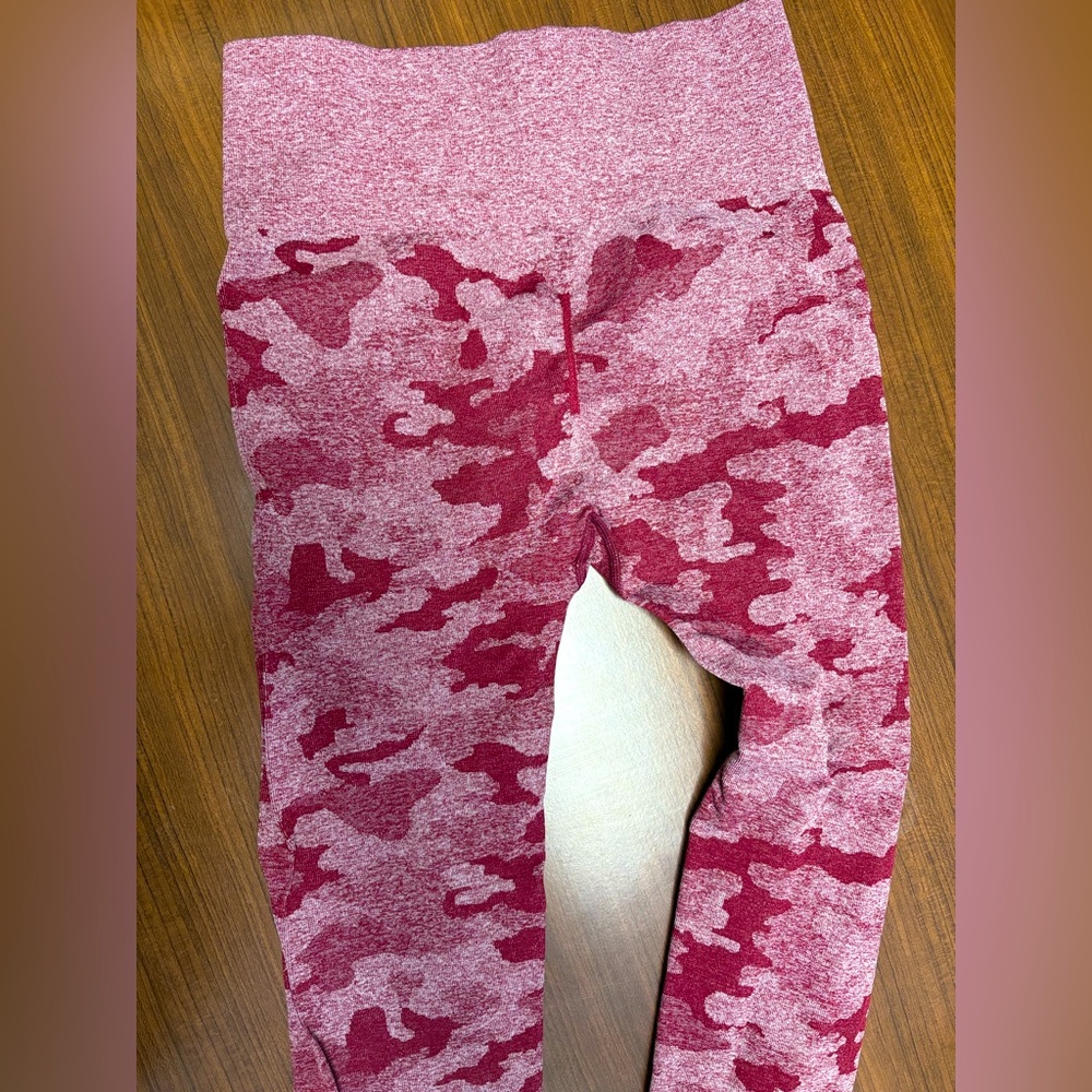 Seamless camo leggings